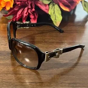 Gucci | Accessories | Gucci Queen Bow Sunglasses Euc | Poshmark display picture 3